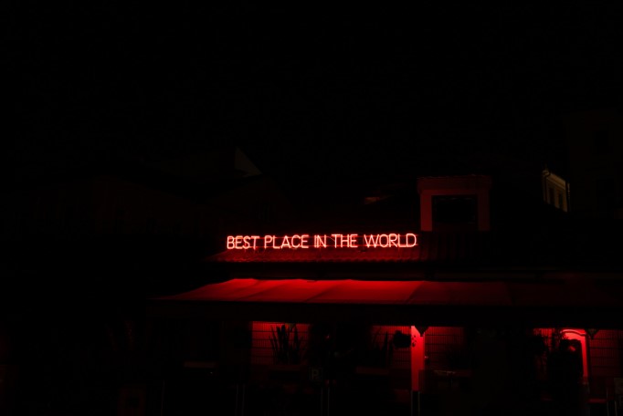 вывески с подсветкой фото