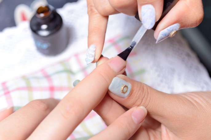 как наносить базу на миндалевидную форму ногтей