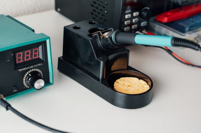 Топ лучших производителей паяльных станций для дома и мастерской